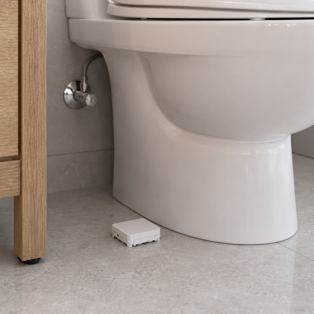 Astra Sensor by a toilet